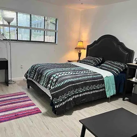 Private Entrance Room W Bath & Kitchenette - Not An Apartment