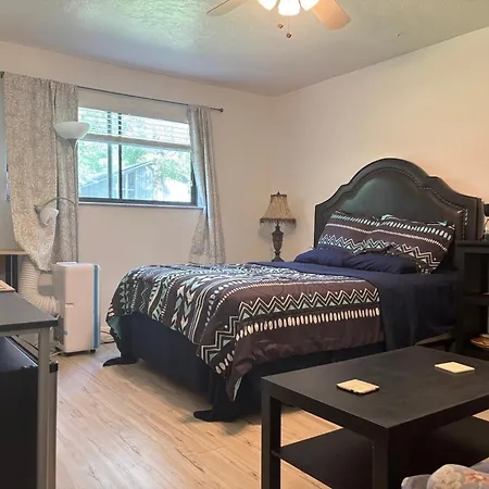 Private Entrance Room W Bath & Kitchenette - Not An Apartment
